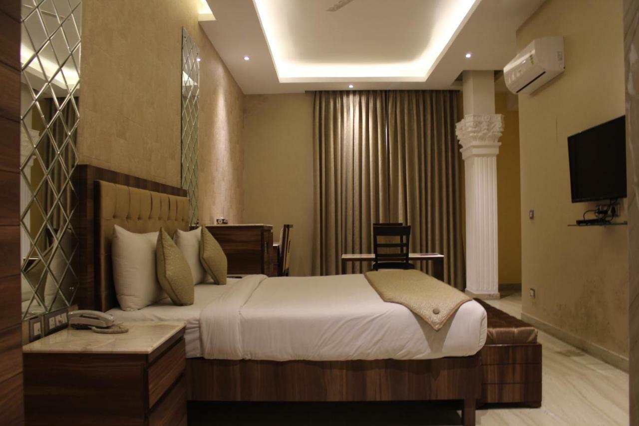 Royal Residence Iffco Chowk Gurgaon Luaran gambar